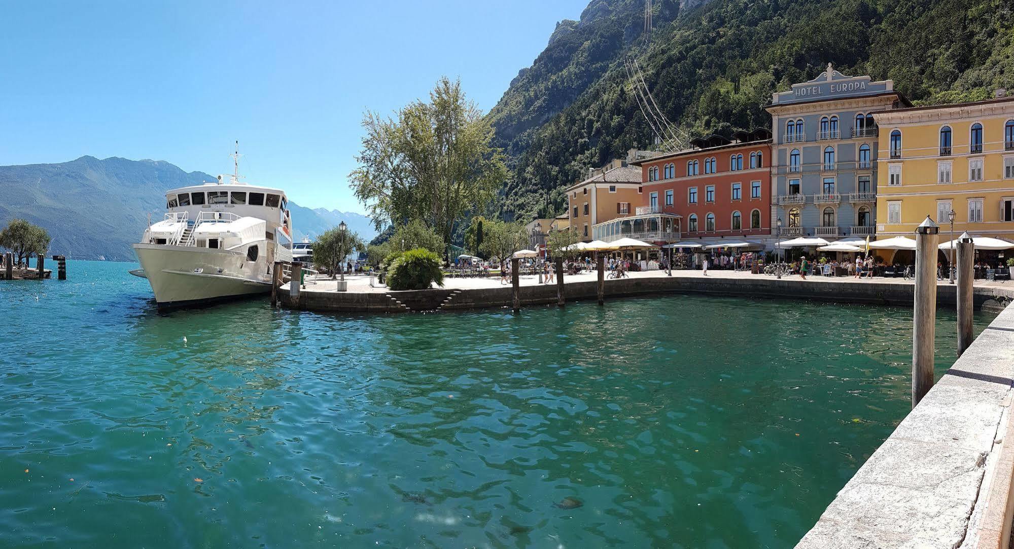 Hotel Europa - Skypool&Panorama Riva del Garda Exterior foto